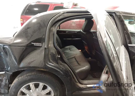 2011 Lincoln Town Car Signature Limited из США, поврежденный, VIN 2LNBL8CV6BX762433